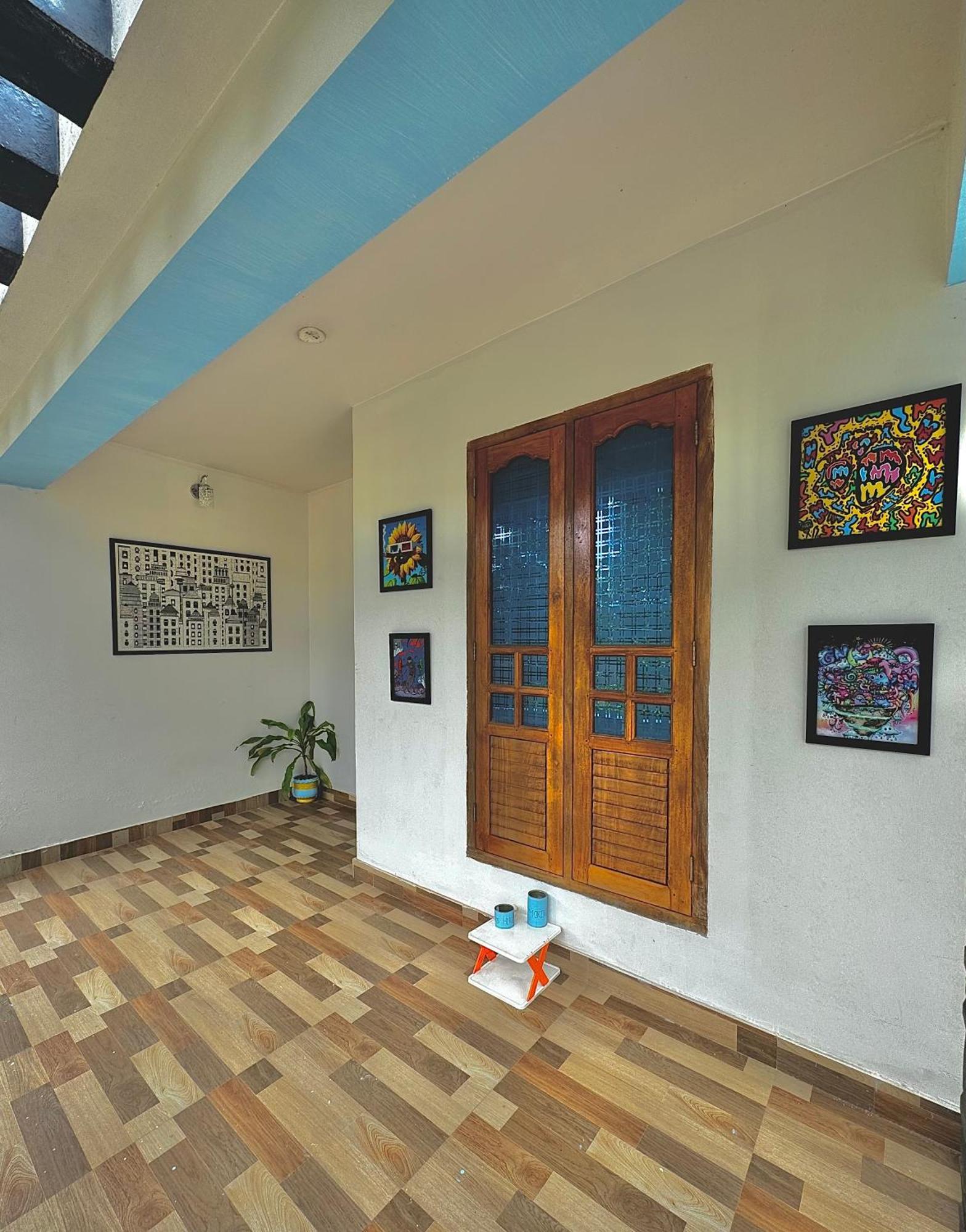 The Yellow Submarine Varkala Luaran gambar
